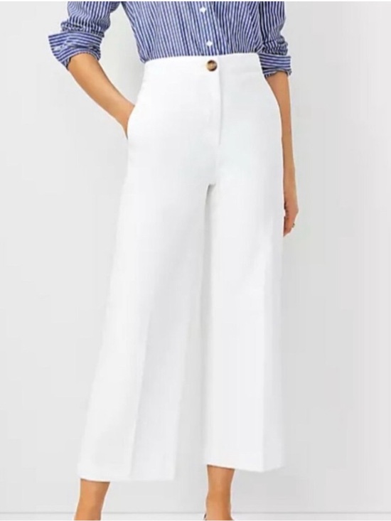 Ann Taylor Pants - Ann Taylor Wide Leg
Cropped Pant Tan 4P